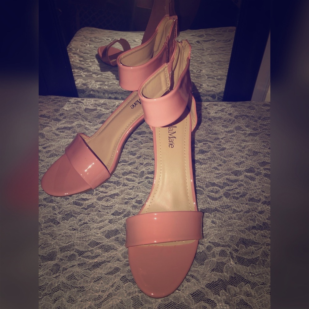 Women’s pink heels